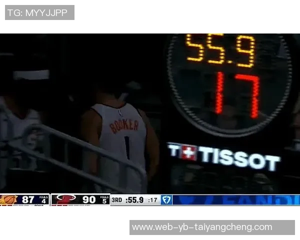 哈克斯因脚踝扭伤提前退场明日背靠背能否出战待定